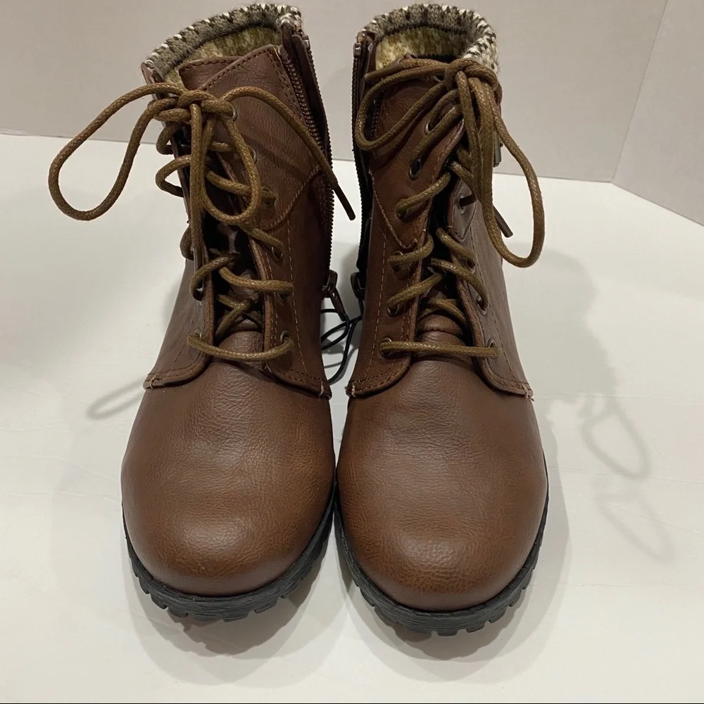 New combat boots size 4